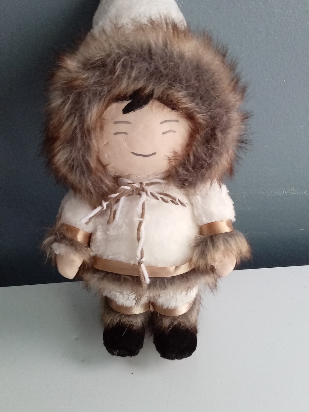Vintage‎ Eskimo Inuit Plush Doll White Parka Faux Fur Trim Cultural Decor